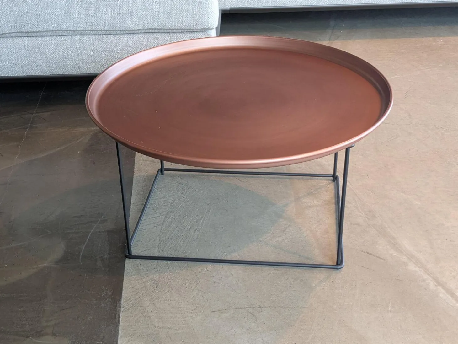 Beistelltisch Fat-Fat Platte Metall Brüniert 171r Bronze Gestell Stahl Schwarz Lackiert