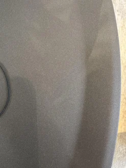 Beistelltisch Foster Rund Platte Stahl Matt Pulverbeschichtet Bronze Schwarz Säulenfuß Nussbaum Massiv Geölt