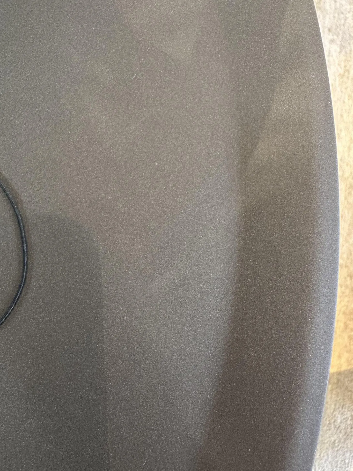 Beistelltisch Foster Rund Platte Stahl Matt Pulverbeschichtet Bronze Schwarz Säulenfuß Nussbaum Massiv Geölt