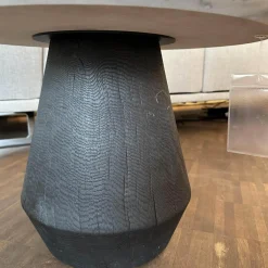 Beistelltisch Ivy Platte Naturstein Weiß Poliert Massivholzkegel Brandeiche Schwarz Geölt