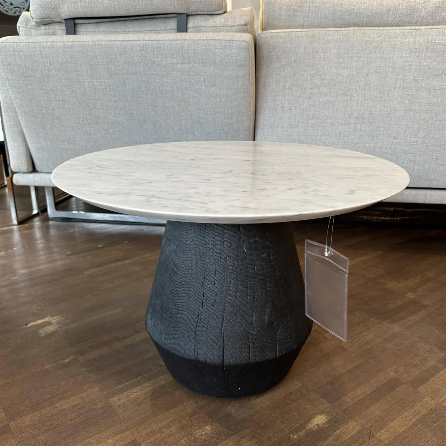 Beistelltisch Ivy Platte Naturstein Weiß Poliert Massivholzkegel Brandeiche Schwarz Geölt