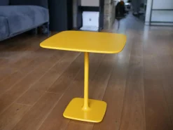 Beistelltisch Jalis Quadratisch Lack RAL 1004 Sonderfarbe Gelb
