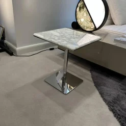 Beistelltisch Kyle Platte Marmor Calacatta Weiß Grau Gestell Metall Glänzend Chrom