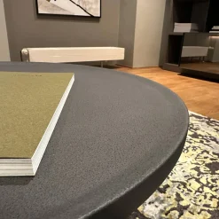 Beistelltisch Louisa LTV2 Zement Asche Anthrazit Gestell Lack Zinnfarben Matt Grau