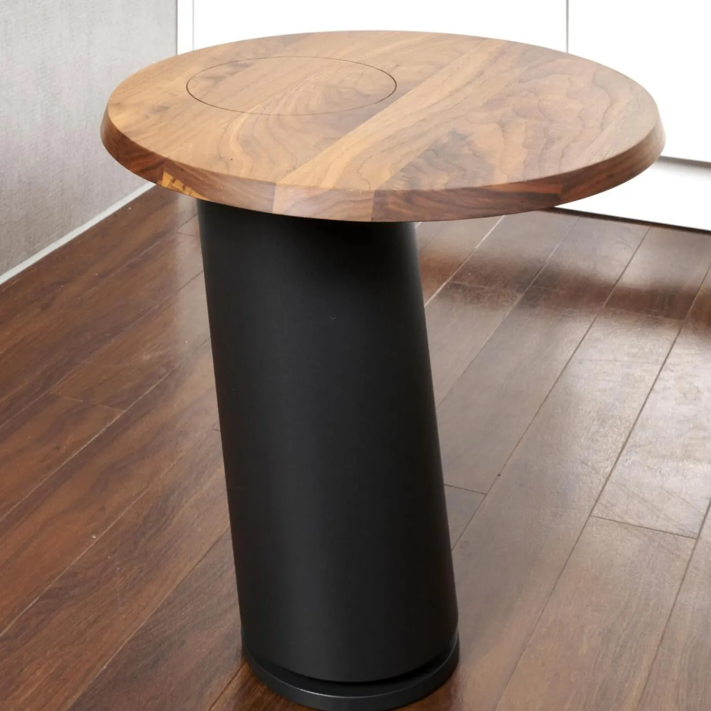 Beistelltisch Loup Groß Tischplatte Massiv Nuß-Splint Geölt Und Gewachst Gestell Metall Schwarz