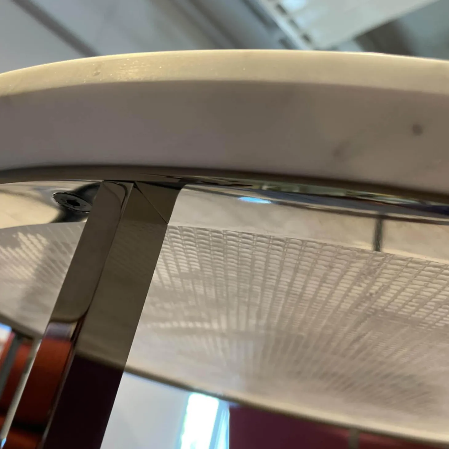 Beistelltisch Mera Durchmesser 60cm Marmor Weiß Gestell Schwarz Verchromt