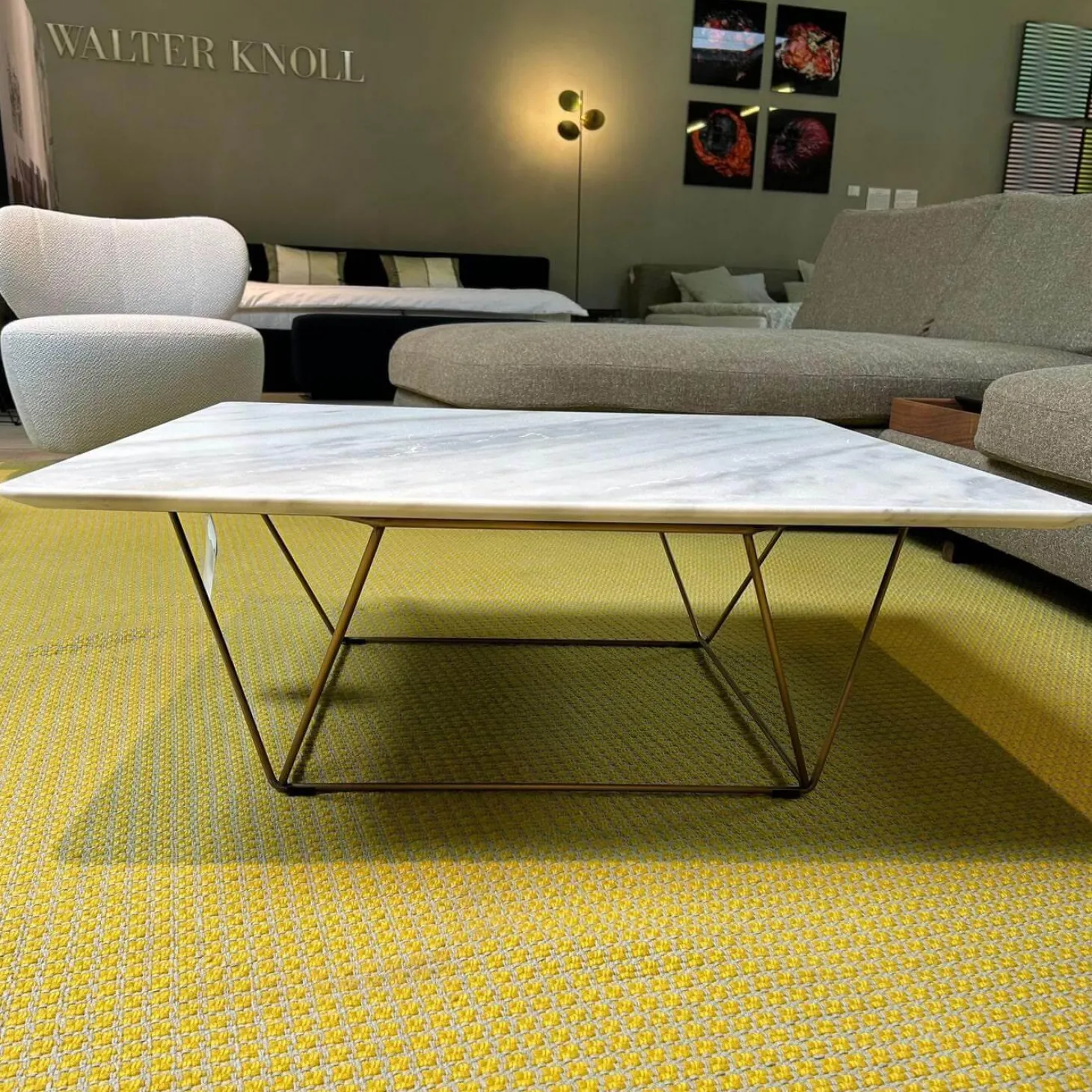 Beistelltisch Oki 131 T8 Platte Naturstein Bianco Lasa Weiß Gestell Messing Inklusive Kunststoffgleiter