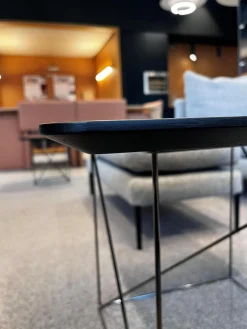 Beistelltisch Pilotis T 7760 Tischplatte Massivholz Eiche Schwarz Dunkel Lackiert Metallgestell Schwarzchrom