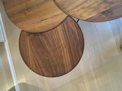 Beistelltisch Set Sichel Platten Nussbaum Astig Natur Geölt Gestell Rundstahl Schwarz Pulverbeschichtet