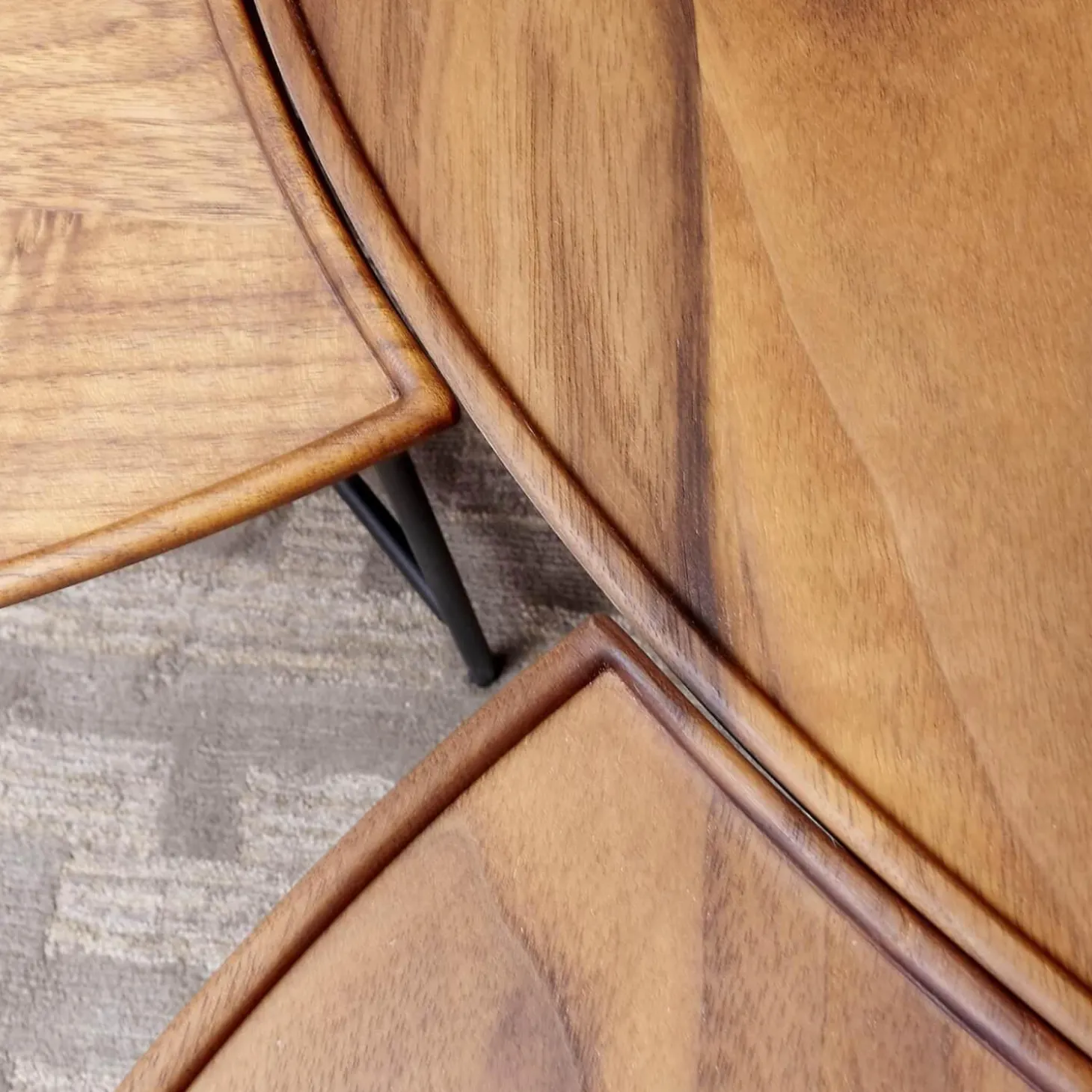 Beistelltisch Sichel Massiv Nussbaum Geölt Platten Mit Profilkante Eisengestell Dunkel Schwarz