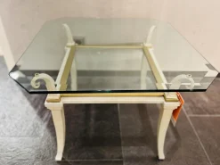 Beistelltisch Sydra Platte Kristallglas Facettenschliff Gestell Eisen Vanille Weiß