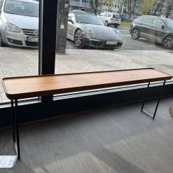 Beistelltisch Torei Platte Amerikanischer Nussbaum Gestell Metall Schwarz Matt Lackiert