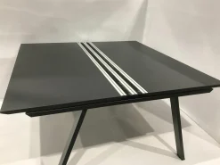 Besprechungstisch Icon A-Bench Melamin Schwarz Gestell Aluminium Schwarz Pulverbeschichtet