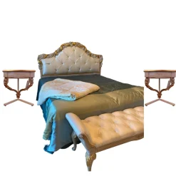 Bett 1996 Finish Ceruse Und Gold Stoff Monte Bianco Silber Weiß Gestell Massivholz Mit Fußbank Und 2 Nachtkommoden Ohne Matratze