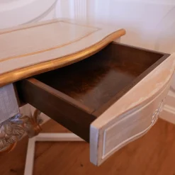 Bett 1996 Finish Ceruse Und Gold Stoff Monte Bianco Silber Weiß Gestell Massivholz Mit Fußbank Und 2 Nachtkommoden Ohne Matratze