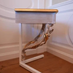 Bett 1996 Finish Ceruse Und Gold Stoff Monte Bianco Silber Weiß Gestell Massivholz Mit Fußbank Und 2 Nachtkommoden Ohne Matratze