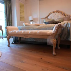 Bett 1996 Finish Ceruse Und Gold Stoff Monte Bianco Silber Weiß Gestell Massivholz Mit Fußbank Und 2 Nachtkommoden Ohne Matratze