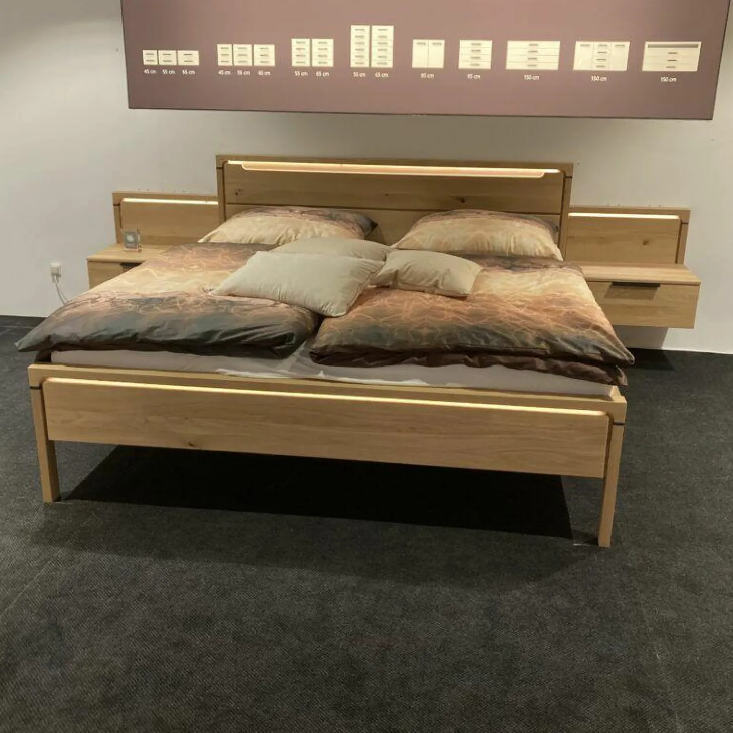 Bett Anconia Eiche Natur Massiv Mit 2 Hängekonsolen Mit Aufsatzpanleele Eiche Natur Massiv Griffe Eiche Natur Anthrazit Inklusive Beleuchtung Ohne Lattenrost Ohne Matratze