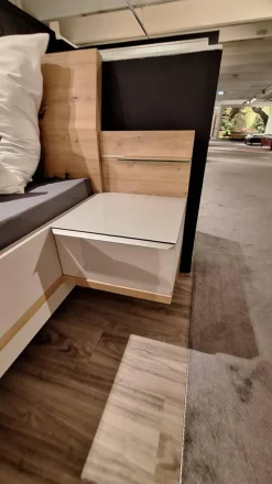 Bett Concept me Artisan Eiche Nachbildung mit 2 Nachtischen ohne Lattenrost ohne Matratzen