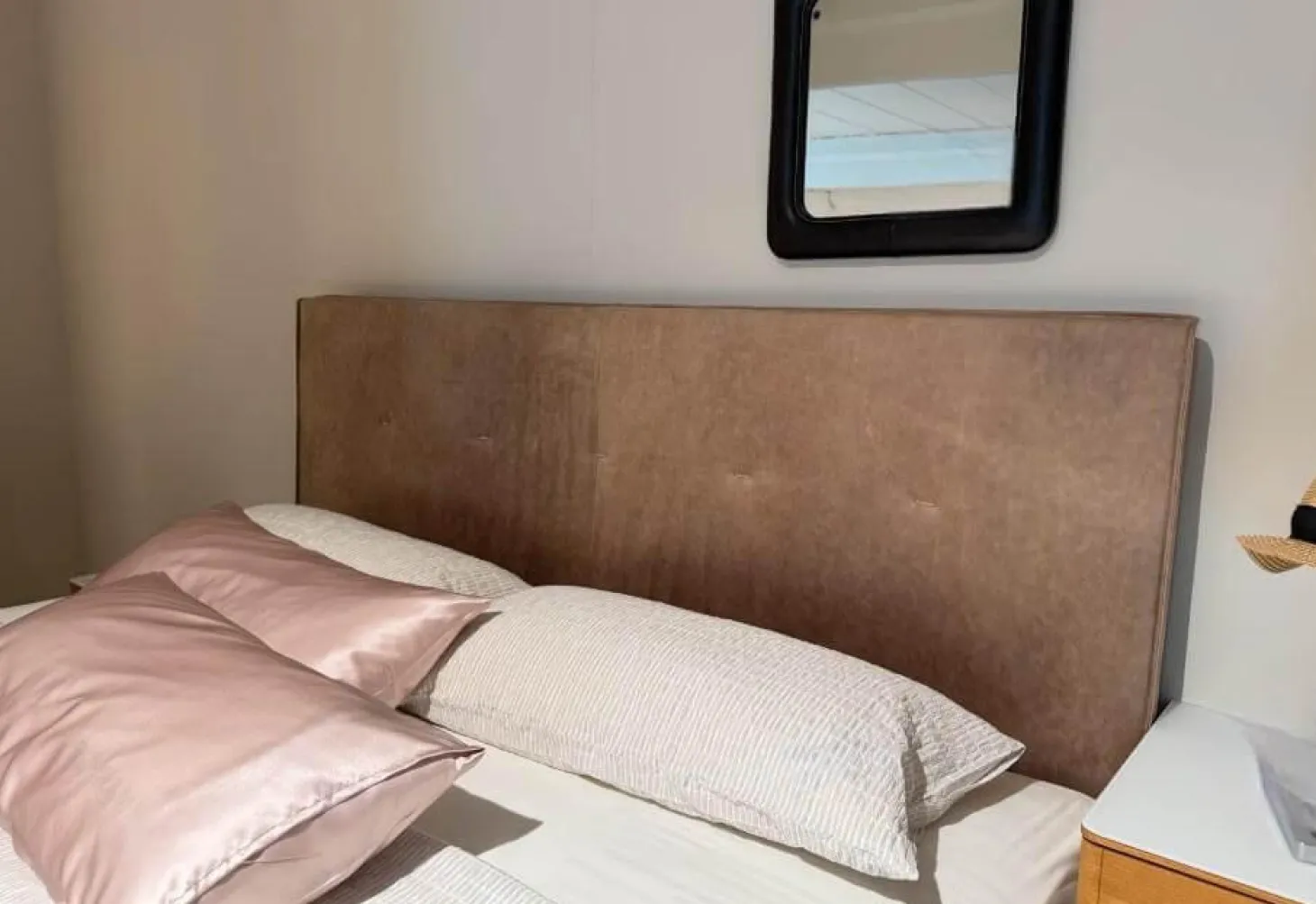 Bett Float Eiche Naturöl Kopfteil Naturleder L7 Tartufo Braun Inklusive Nachtkästchen Float Eiche Naturöl Deckplatte Glas Weiß