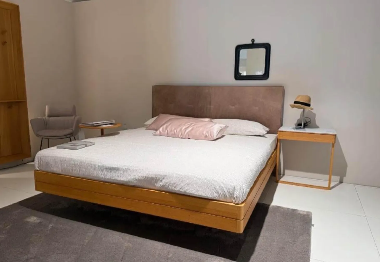 Bett Float Eiche Naturöl Kopfteil Naturleder L7 Tartufo Braun Inklusive Nachtkästchen Float Eiche Naturöl Deckplatte Glas Weiß