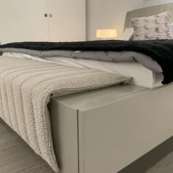 Bett Izzy M23 Muschel Lackiert Matt 180x200 mit Unterfederungen und Matratzen