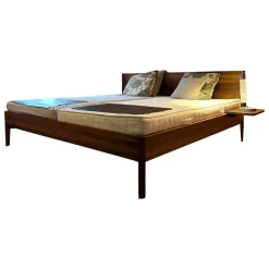 Bett Light Nussbaum Kopfhaupt ohne Matratzen ohne Lattenrost mit 2 Konsolen (Selbstabholung)