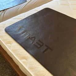 Bett Light Nussbaum Kopfhaupt ohne Matratzen ohne Lattenrost mit 2 Konsolen (Selbstabholung)