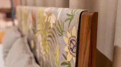 Bett Mylon Nussbaum Naturöl Stoff Chivasso Fantastic Bird ohne Innenleben