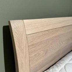 Bett Sesam Eiche Kopfhaupt Holzfüllung Weißöl Leimholz Keilgezinkt Inklusive 2 Nachtkästchen Ohne Matratzen Ohne Lattenrost