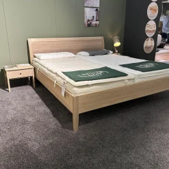 Bett Sesam Eiche Kopfhaupt Holzfüllung Weißöl Leimholz Keilgezinkt Inklusive 2 Nachtkästchen Ohne Matratzen Ohne Lattenrost