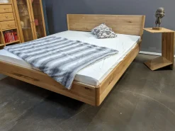 Bett Times Eiche Wild Naturöl mit Holzhaupt ohne Lattenrost und Matratzen