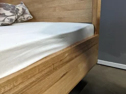 Bett Times Eiche Wild Naturöl mit Holzhaupt ohne Lattenrost und Matratzen
