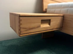 Bettgestell Casa Mio Kernbuche Massiv Natur Geölt Kopfteil Mit Glaseinsatz Havanna Grau Satiniert Füße Verzinkt Inklusive 2 Hängekonsolen ohne Matratzen ohne Lattenrost