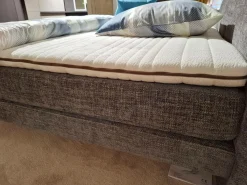 Boxspringbett Arran Stoff S TRE16 Dunkelgrau Füße Schwebesockel Inklusive Matratze
