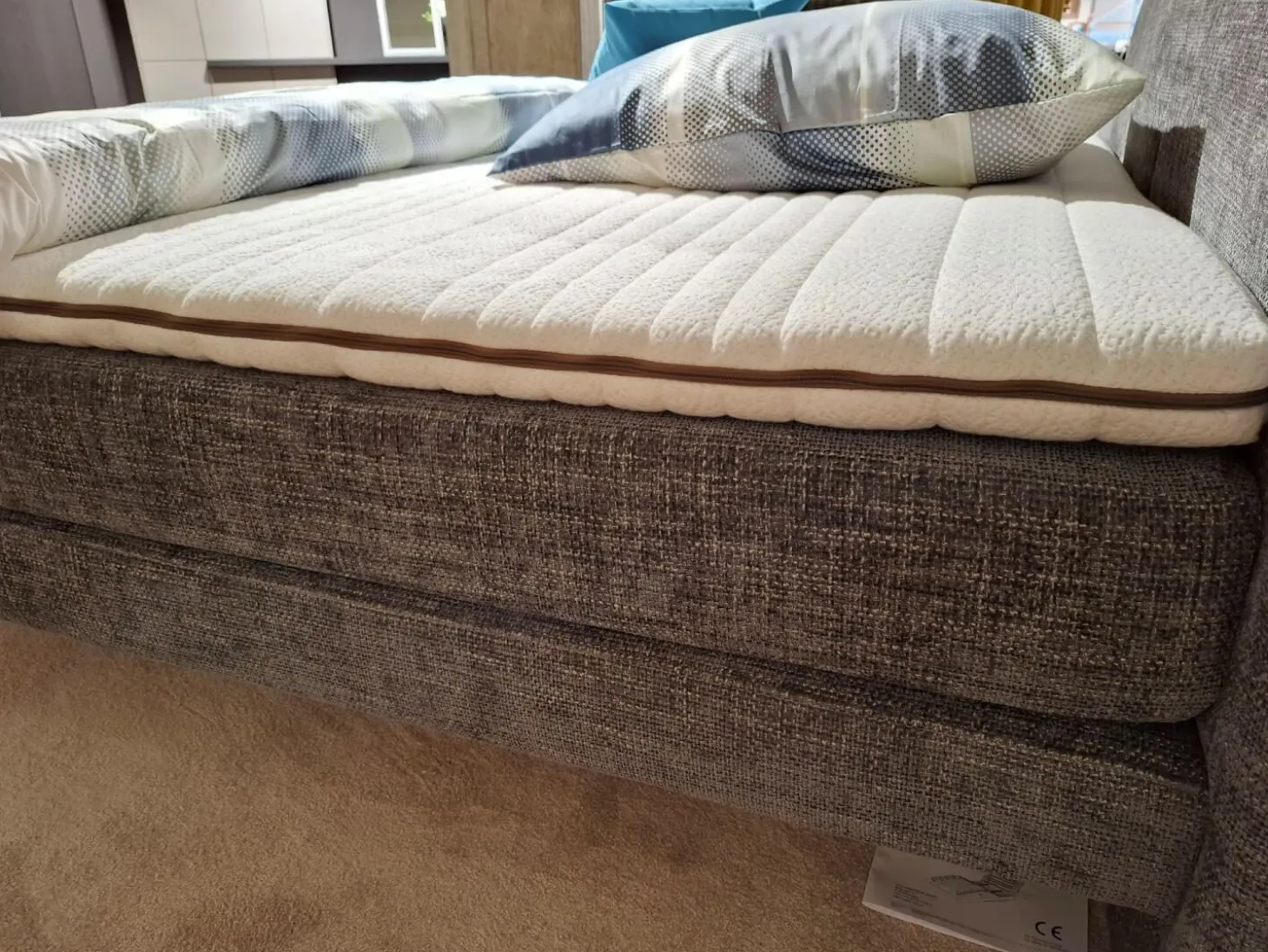 Boxspringbett Arran Stoff S TRE16 Dunkelgrau Füße Schwebesockel Inklusive Matratze