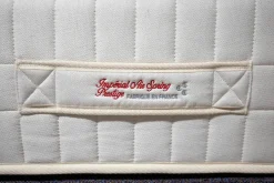 Boxspringbett Fine Stoff Passion Blau Füße Cube Wenge mit 2 Obermatratzen