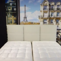 Boxspringbett Moon Bezug Stoff Fuß Colette Inklusive 2 Untermatratzen Omega Spring Und 2 Obermatratzen Imeprial Air Spring Prestige Sowie Matratzenauflagen Seine Und Alma Préstige Und Kissen