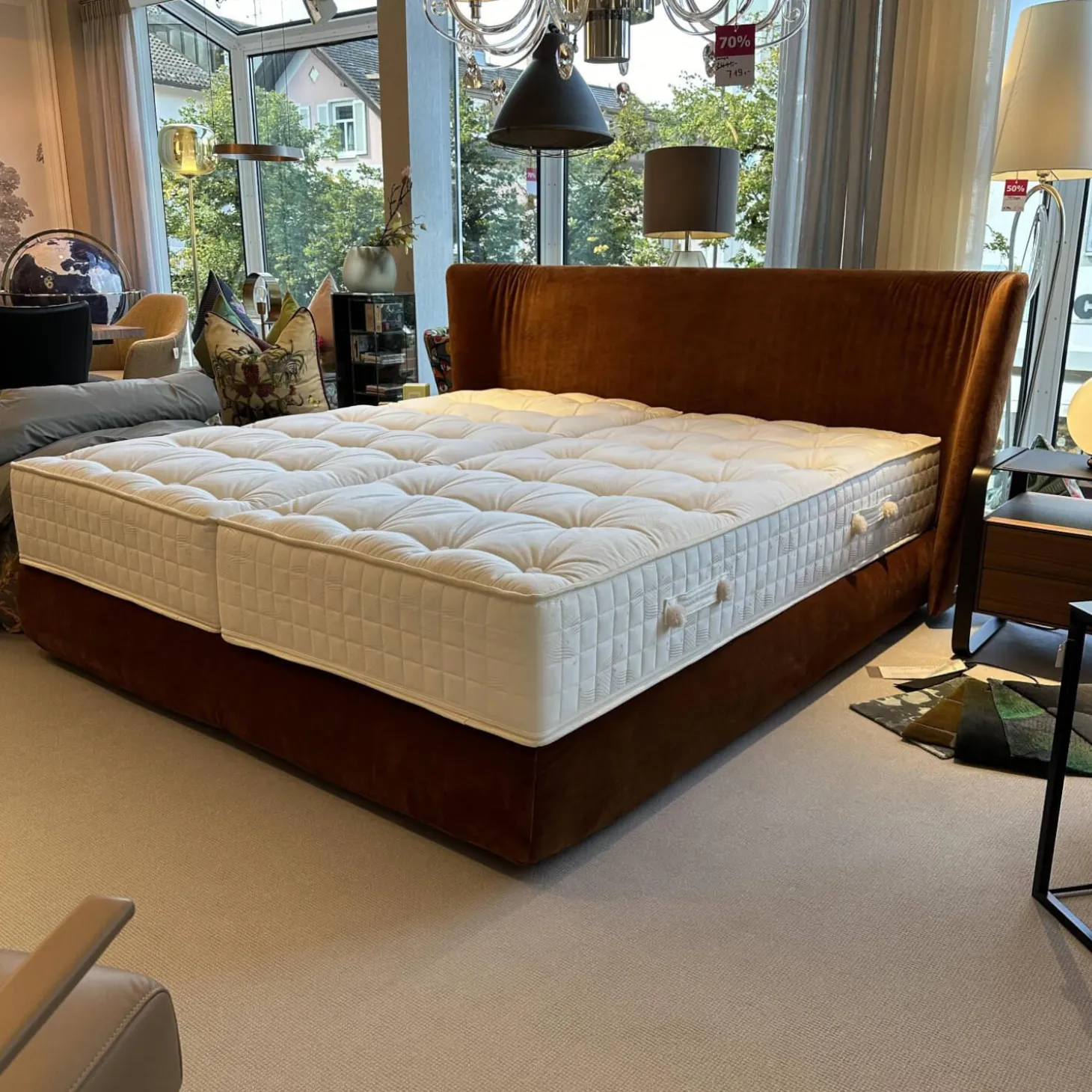 Boxspringbett Polo Stoff Velours City Velvet Reloaded Kupfer Orange Mit Blindfüßen