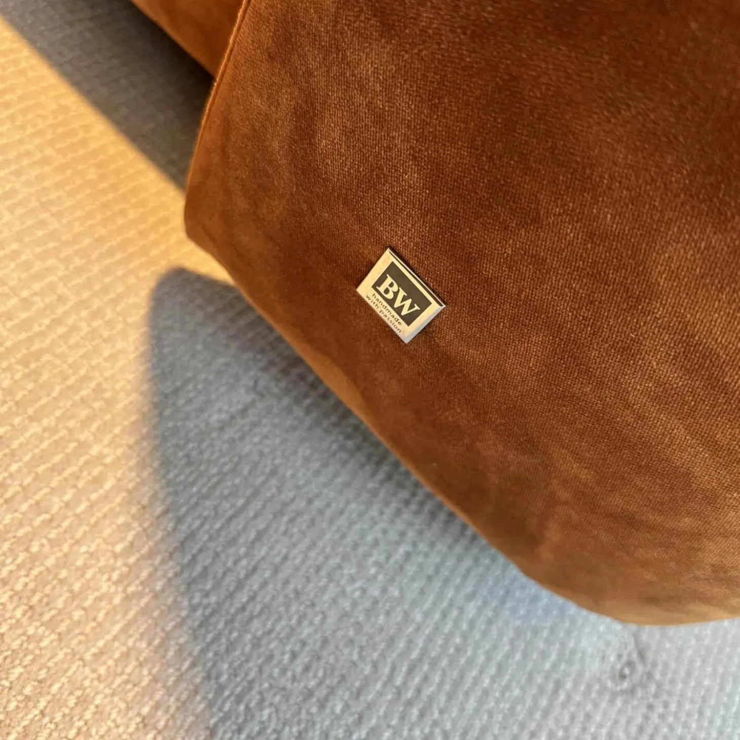 Boxspringbett Polo Stoff Velours City Velvet Reloaded Kupfer Orange Mit Blindfüßen