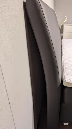 Boxspringbett Royal Kunstleder 630400 Santiago Anthrazit Matratzenbezug Gelocht Füße Alufarbig Mit Matratze Und Topper
