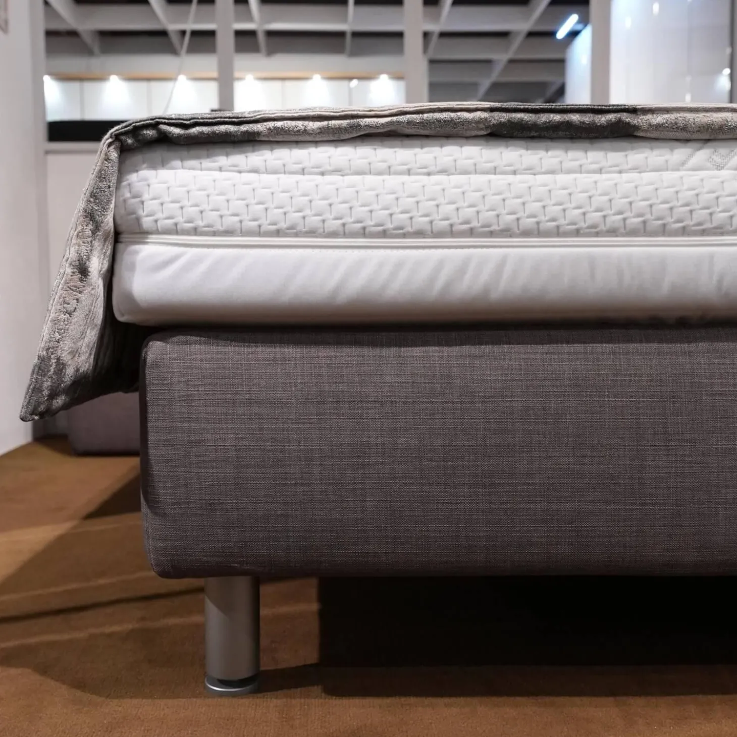 Boxspringbett Santino Stoff 6605 7567 Grau Füße Alufarbig Inklusive Matratzen Und Nachttische