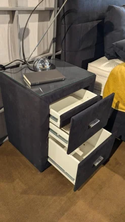 Boxspringbett Virginia Stoff 598100 Uni Schwarz Mit Matratze Topper Intrigiert Inklusive 2 Nachtkonsolen Ohne Dekoration Ohne Lampen