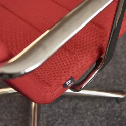 Bürostuhl Valea Elle Bezugsstoff Swing 806 Rot Vierfuß Kreuz Gestell Verchromt Mit Hohem Rücken