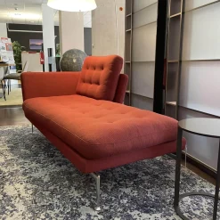 Chaise Lounge Suita Klein Stoff Laser Farbe 35 Rot Moorbraun Untergestell Poliert
