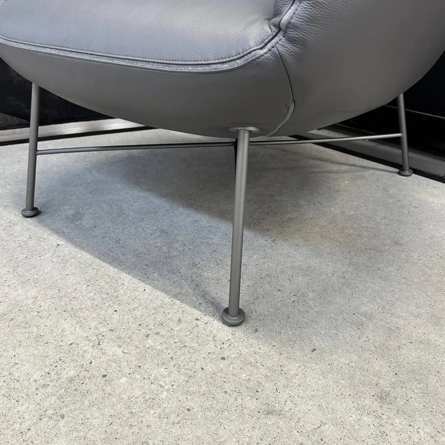 Clubsessel Jalis 26188 Leder 248 Asche Grau Nahtband 5091 Mittelgrau Grau Drahtgestell F02 Feinstruktur Platin