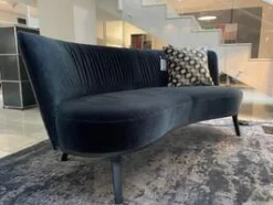 Cocktailsofa Nierenförmig Stoff Emilia 151 Dunkelblau Füße Schwarz Gebeizt