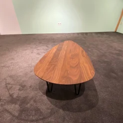 Couchtisch 02061 Malin Platte Nussbaum Natur Geölt Metallbeine Schwarz