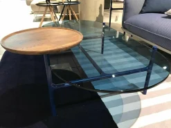 Couchtisch Addit 915-233 Blaue Glasplatte Tablar Nussbaum Massiv