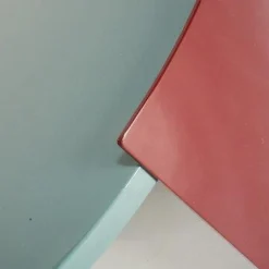 Couchtisch Bowy Platte Hochglanz Lackiert Petrol Blau Gestell Aluminium Pulverbeschichtet Amarant Rot